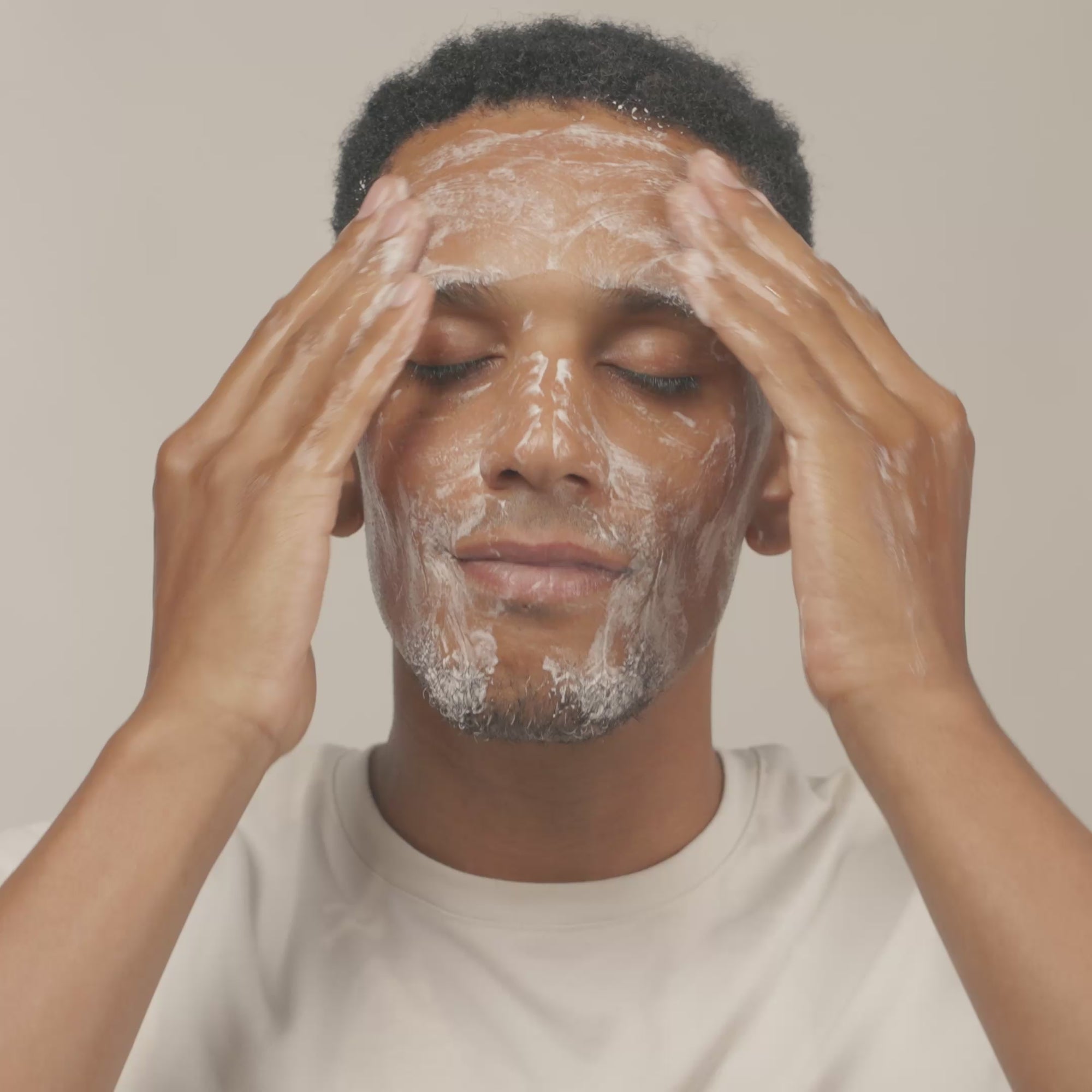 Video of a man applying The Cleansing Emulsion, The Serum and The Fluid Cream
